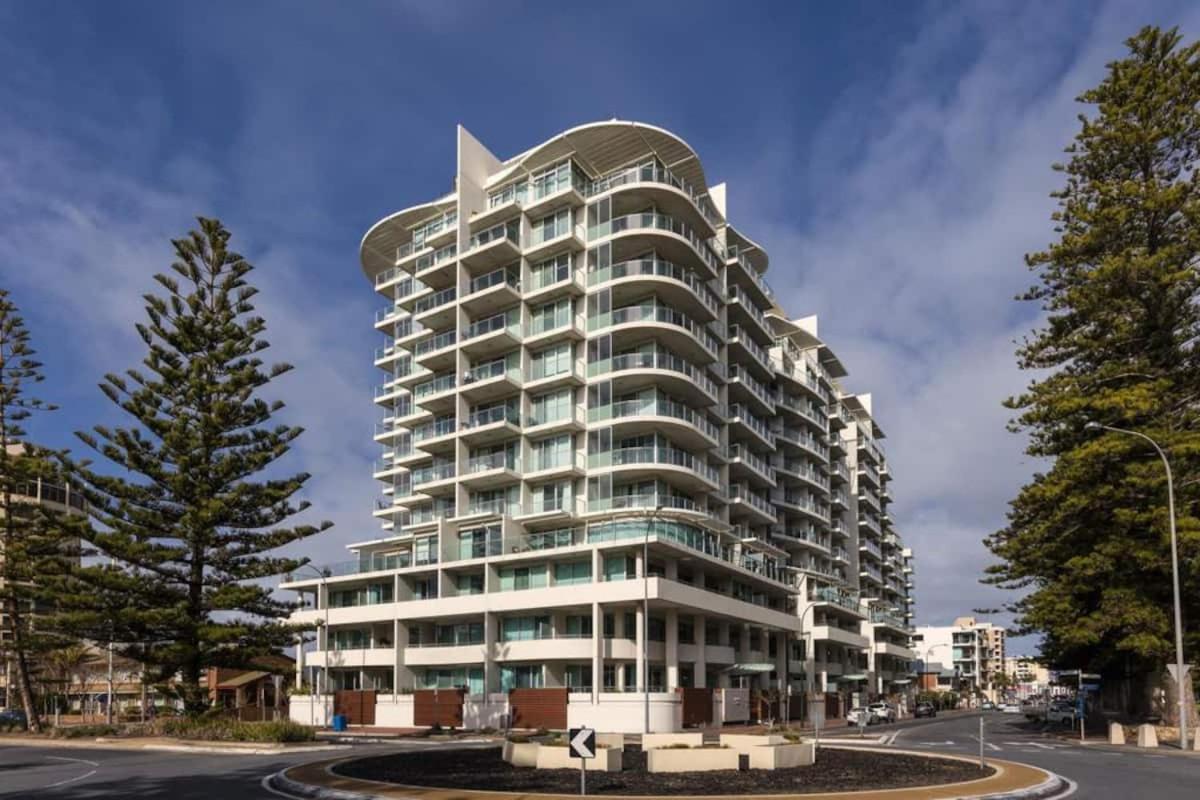 Апартаменты Cityviews @ Glenelg * Pool/Beach * Free Parking * Экстерьер фото